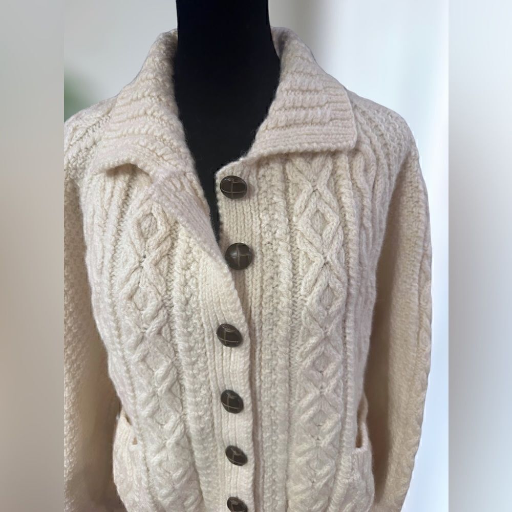 VINTAGE Hand-Knitted New Wool Chunky Boyfriend Fisherman Aran Cardigan Sweater 4 - Picture 6 of 16